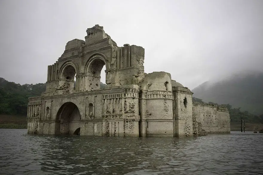 colonial-church-emerges-water-resevoir-temple-santiago-quechula-mexico-3