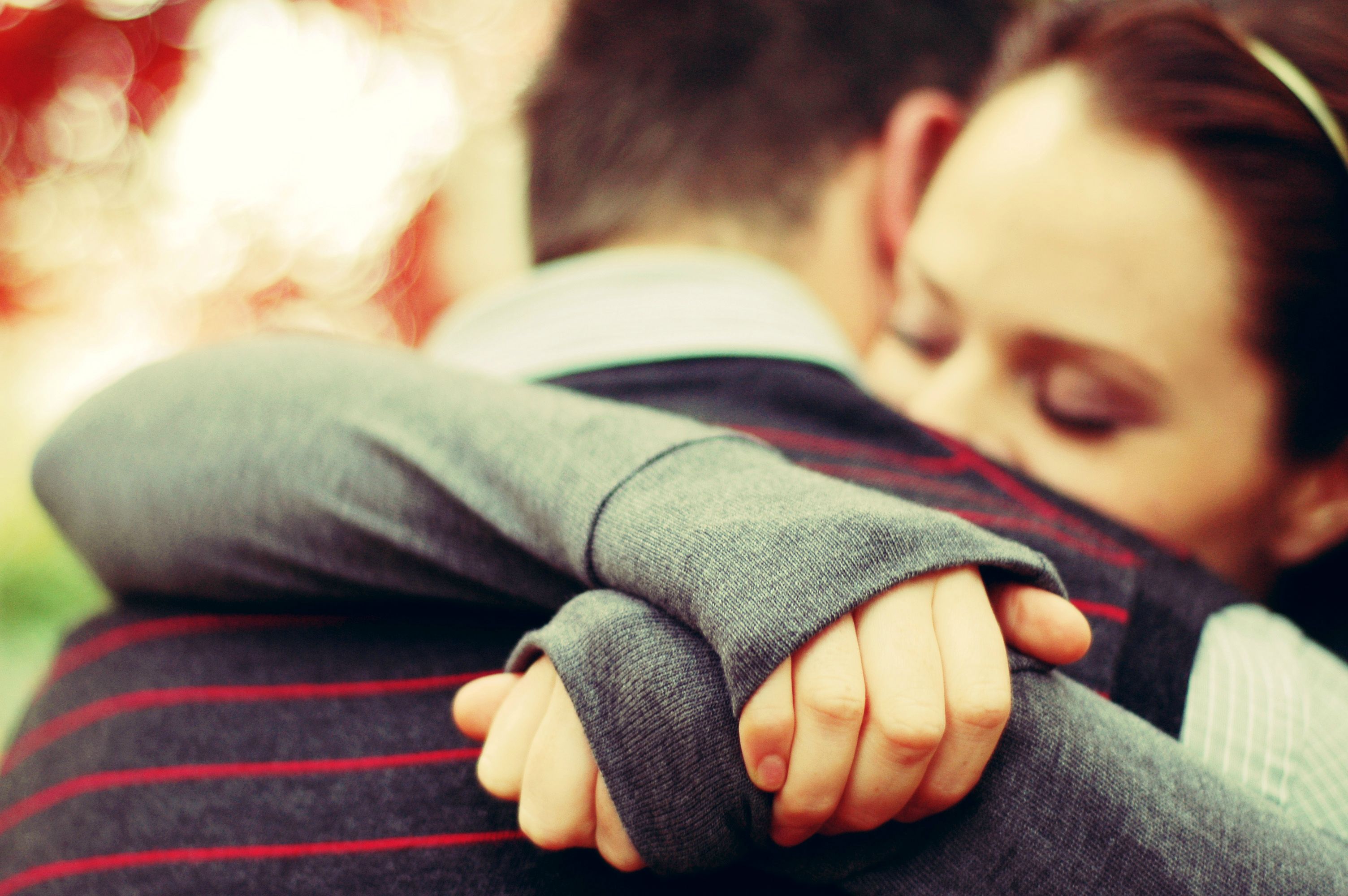 8 Ways Science Reveals That Hugging Creates A Physiological Response 