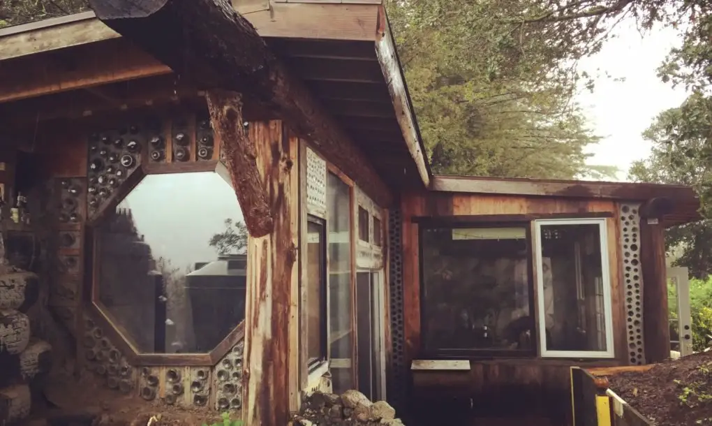 How This Couple Built an ‘Earthship’ Tiny Home For Less Than $10K 10K-Earthship-Tiny-Home-19