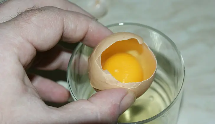raw eggs food poisoning