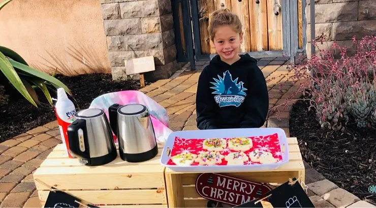 5-Year-Old Sells Hot Cocoa, Cookies to Pay Off Over 100 Classmates’ Lunch Debt